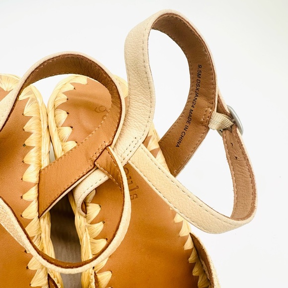 Gentle Souls by Kenneth Cole

Nomi Raffia - Picture 5 of 6